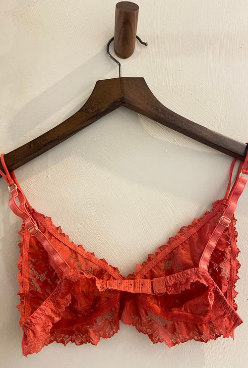 Tiaki Triangle - Lychee Red